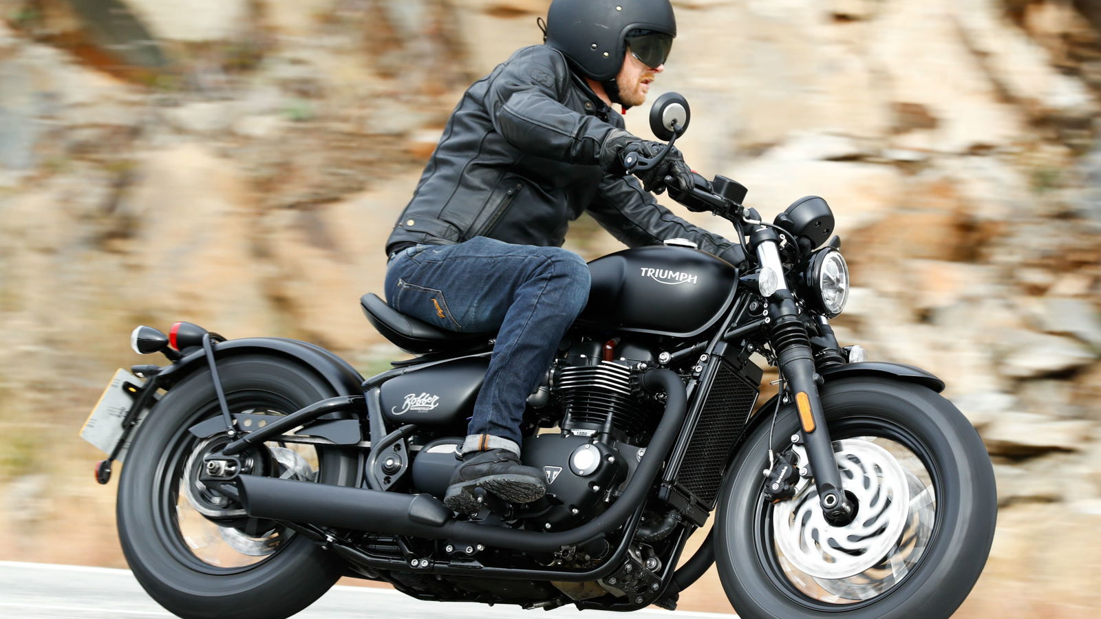 Triumph Bonneville Bobber Black review